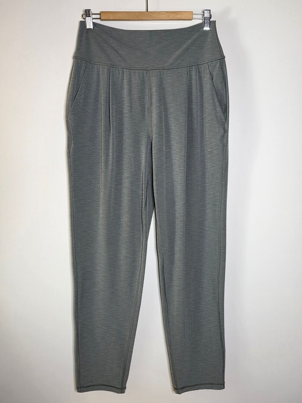Athleta Elation Pant jogger in heathered Sage Size Medium Tall